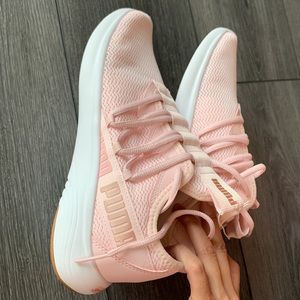 Puma shoes comfortable sneaker new with tag all size available